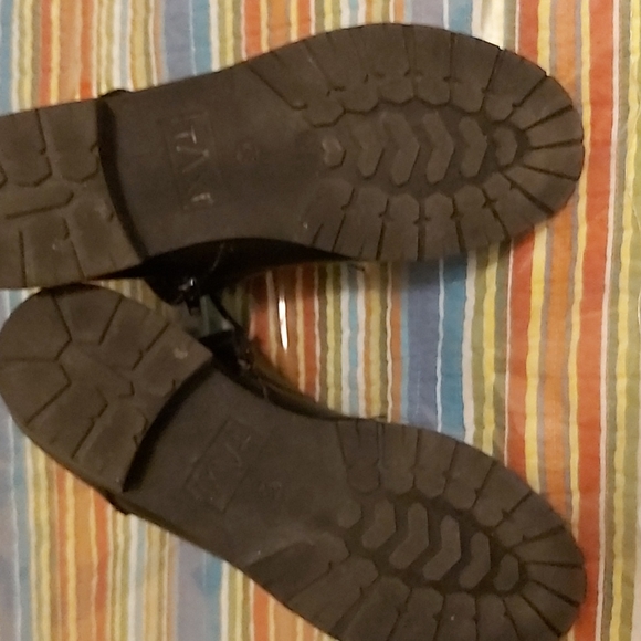 Boots - Picture 3 of 3